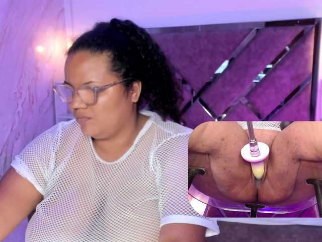 MhiaRey live cam on BongaCams