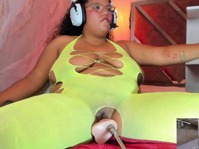 MhiaRey live cam on BongaCams