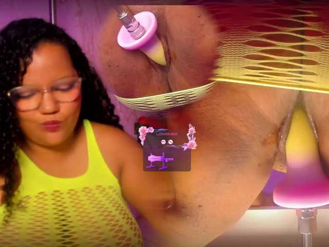 MhiaRey live cam on BongaCams