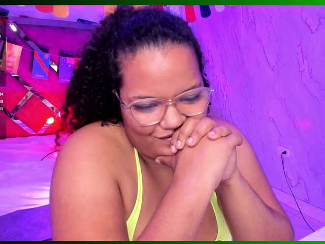 MhiaRey live cam on BongaCams