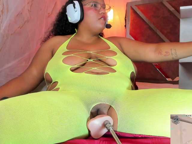 MhiaRey live cam on BongaCams