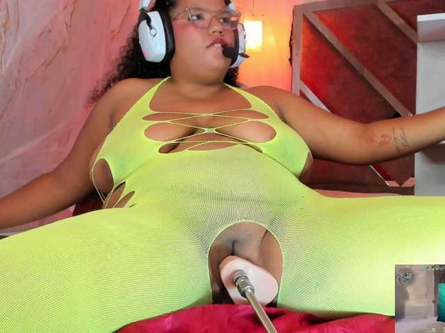 MhiaRey live cam on BongaCams