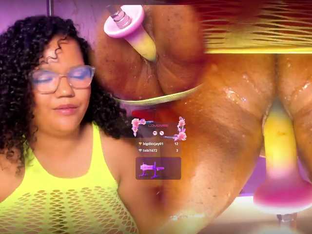 MhiaRey live cam on BongaCams