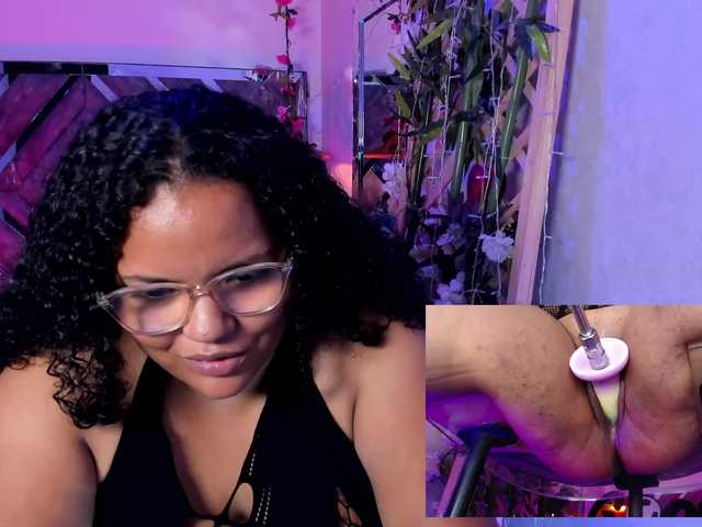MhiaRey live cam on BongaCams
