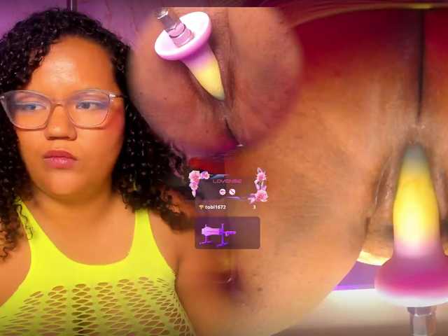 MhiaRey live cam on BongaCams