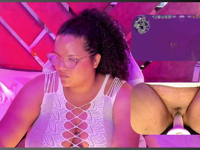 MhiaRey live cam on BongaCams