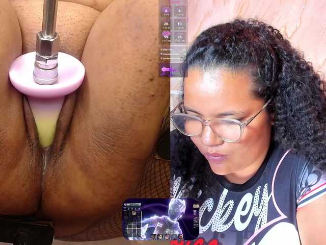 MhiaRey live cam on BongaCams