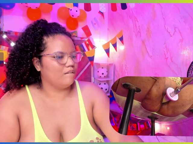 MhiaRey live cam on BongaCams