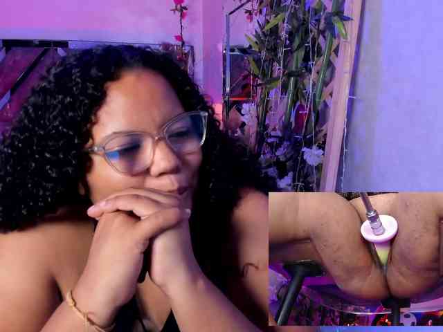 MhiaRey webcam