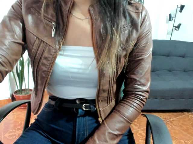 merlinaa-adams live cam on UnifiedCams