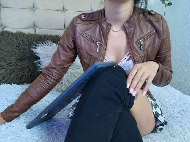 merlinaa-adams webcam
