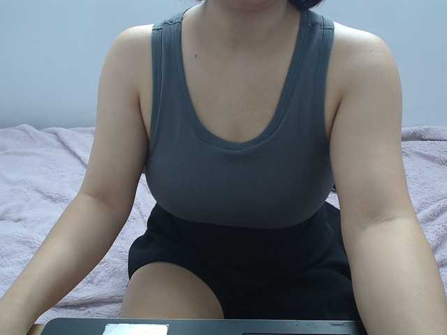 le modèle ElenaSex90 est en webcam porno dans un show sur le site bongacams, il possède les tags suivants: Asian,Brunette,Trimmed
