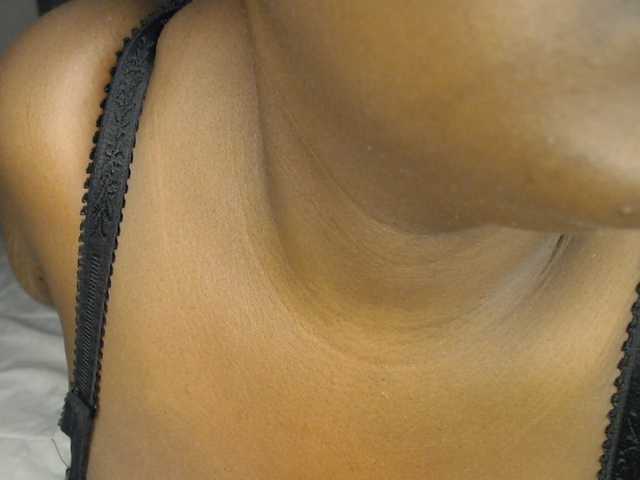 sexy-chocco live cam on BongaCams