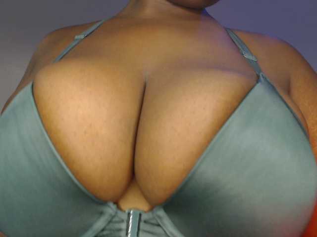 sexy-chocco live cam on BongaCams