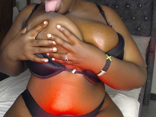 sexy-chocco live cam on BongaCams
