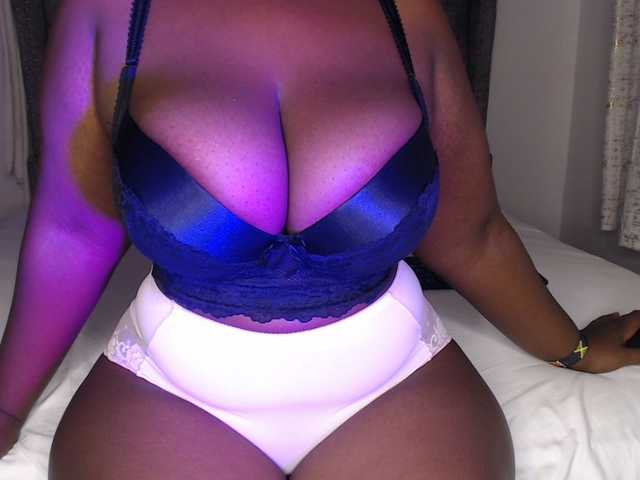 sexy-chocco live cam on BongaCams