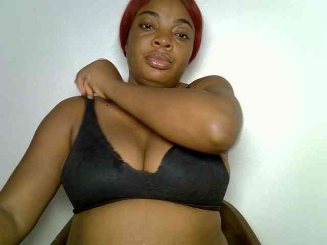 LuxeEmpress webcam