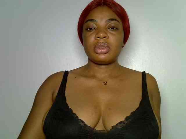 LuxeEmpress webcam