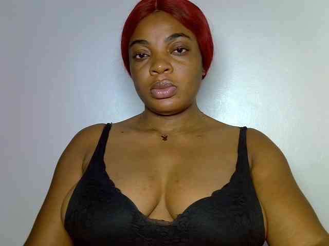 LuxeEmpress webcam