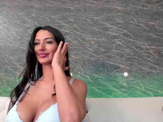 Maya_Lisa webcam