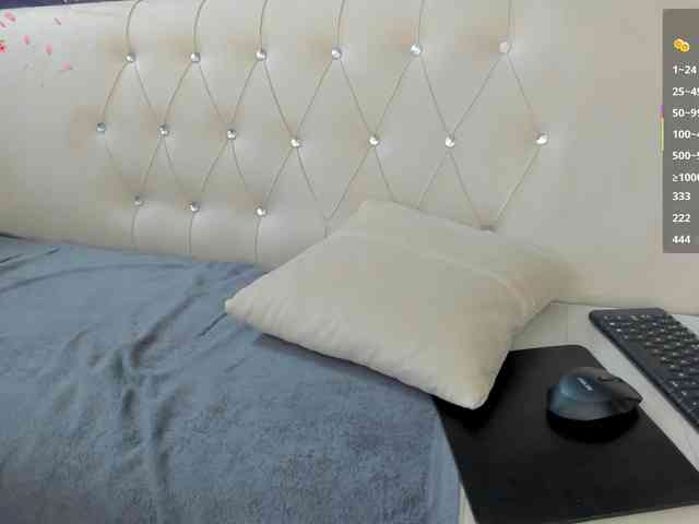 Maya_Lisa webcam