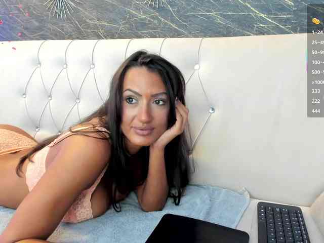 Maya_Lisa webcam