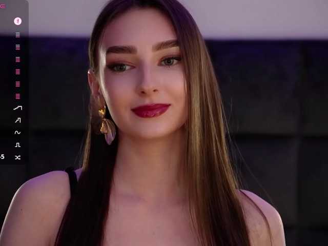 DiamondLily, en vivo ahora en BongaCams
