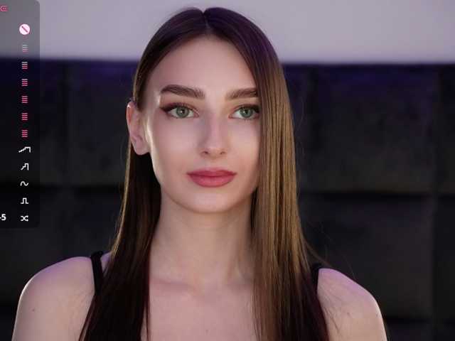 DiamondLily, en vivo ahora en BongaCams