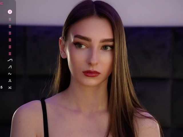 DiamondLily, live now on BongaCams