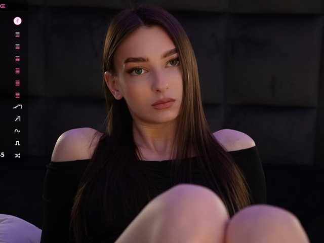 DiamondLily, en vivo ahora en BongaCams