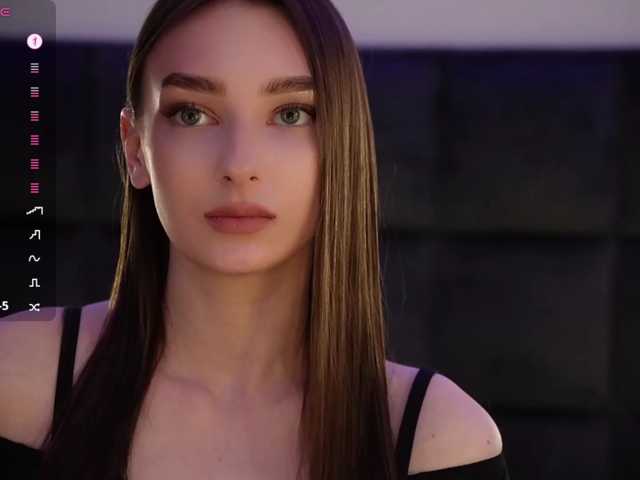 DiamondLily, en vivo ahora en BongaCams