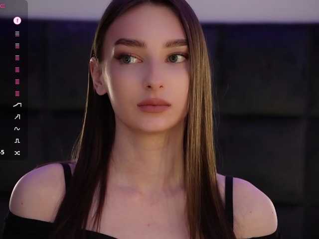DiamondLily, live now on BongaCams