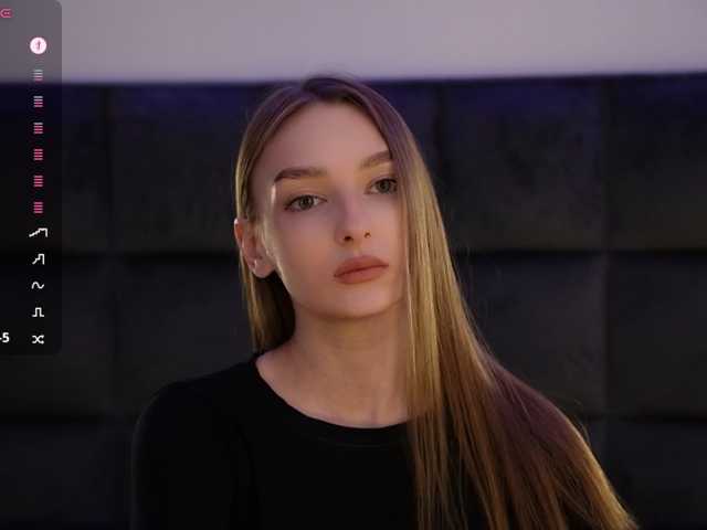 DiamondLily, en directo ahora en BongaCams