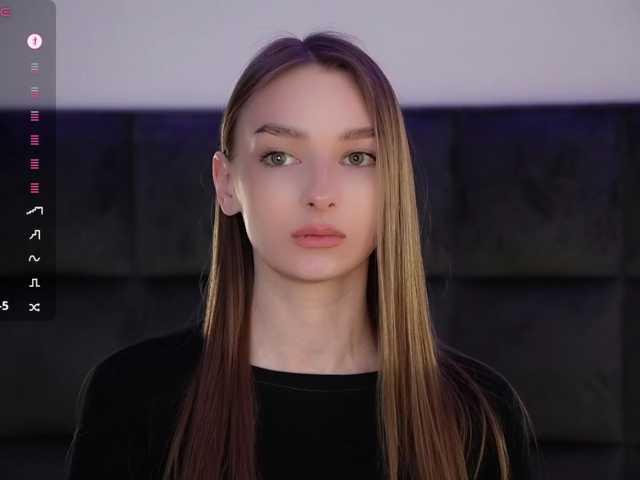 DiamondLily, live now on BongaCams