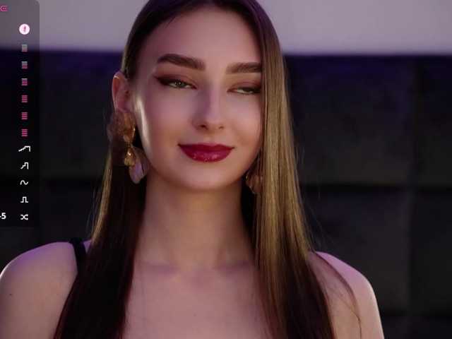 DiamondLily, en directo ahora en BongaCams