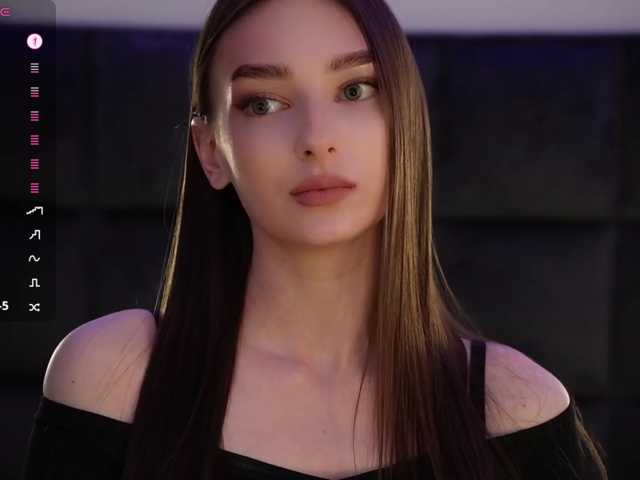 DiamondLily, en vivo ahora en BongaCams
