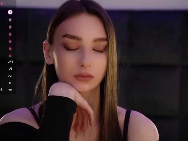 DiamondLily, en vivo ahora en BongaCams