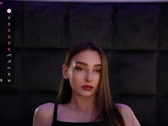 DiamondLily, en vivo ahora en BongaCams