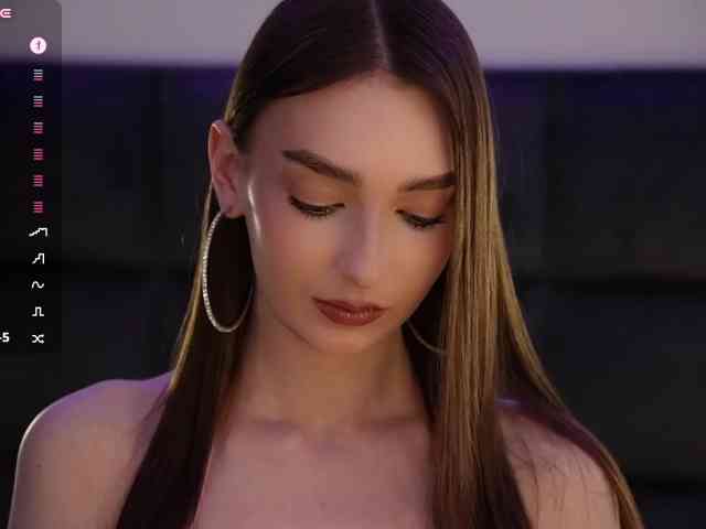 DiamondLily Live Webcam on BongaCams