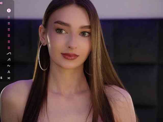 DiamondLily Live Webcam on BongaCams