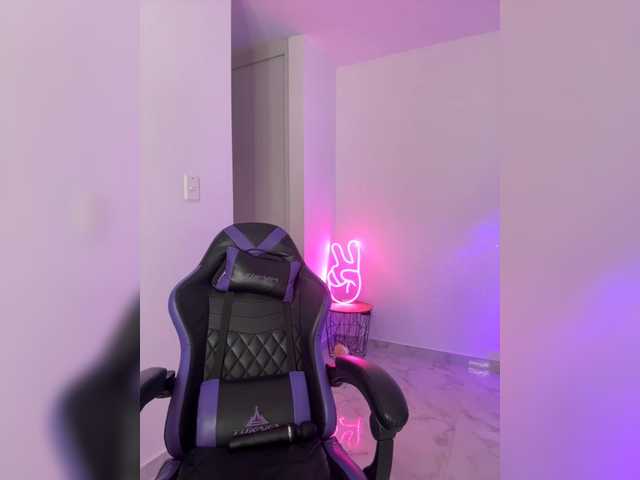 Anhika live webcam show
