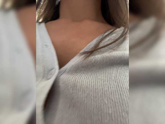 Anhika live cam preview