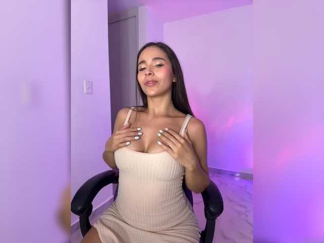 Anah10 live cam on BongaCams