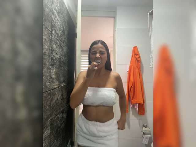 Anah10 live cam on BongaCams