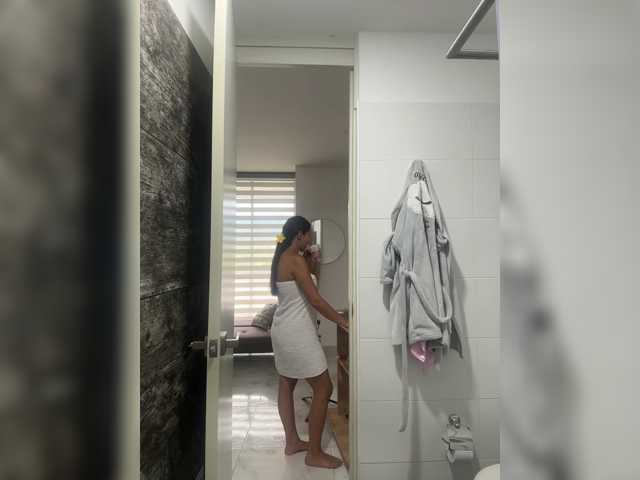 Anah10 live cam on BongaCams