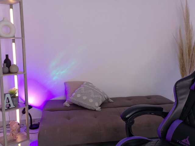 Anhika live cam preview
