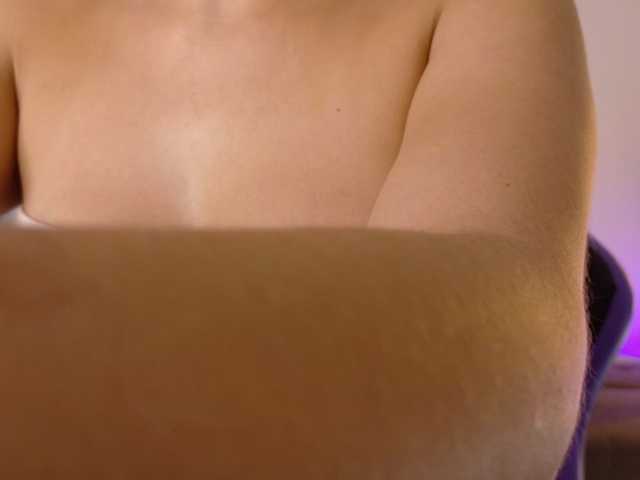 Anah10 live cam on BongaCams