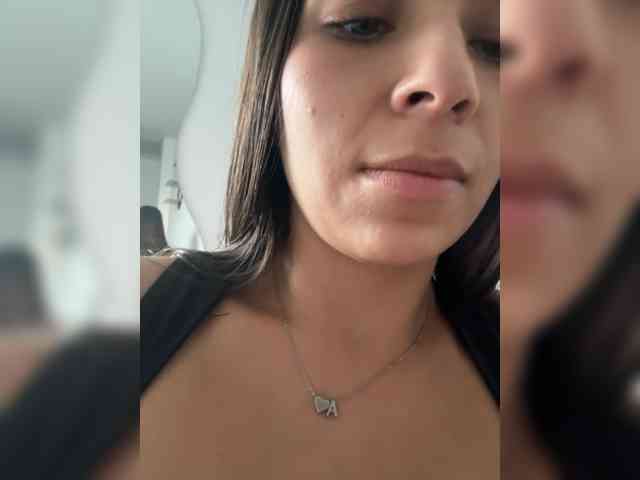 Anhika webcam
