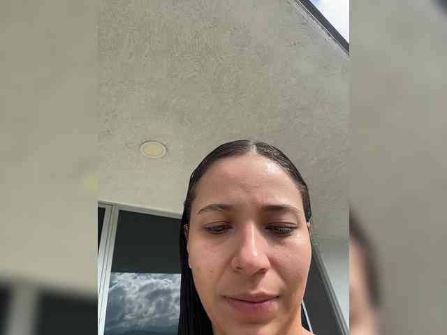 Anhika webcam