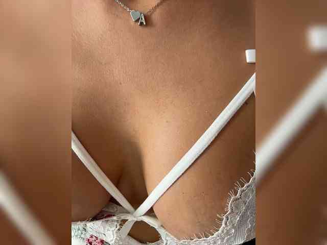 Anhika webcam